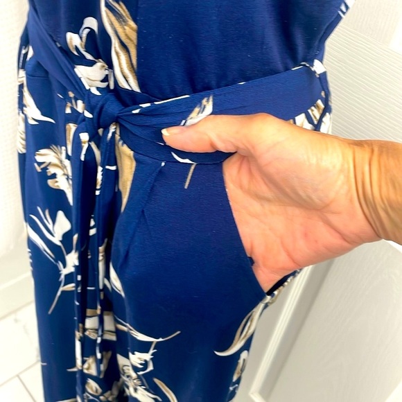Papillon Navy Floral Jumpsuit With V Boni Neck Cropped Wide Leg Tie Belt Size L - Picture 11 of 16